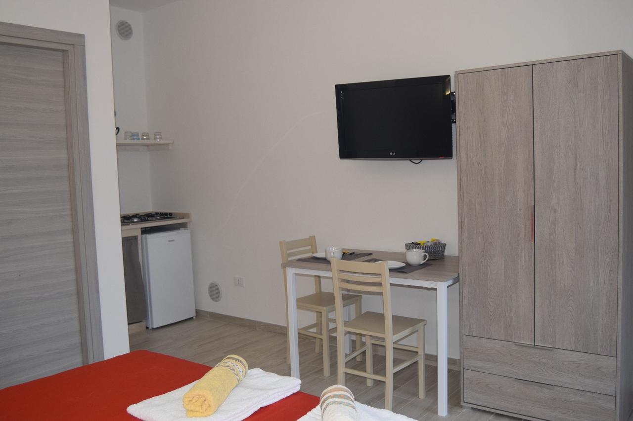 Prima Lux Apartment Leverano Bagian luar foto